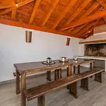 Teta Ana Villa *
