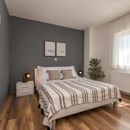 Teta Ana Villa
