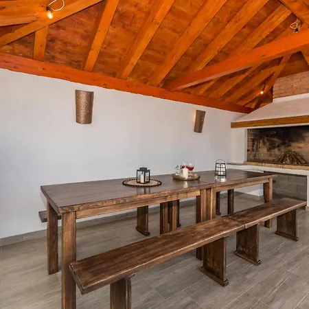 Teta Ana Villa *