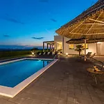 Teta Ana Villa *